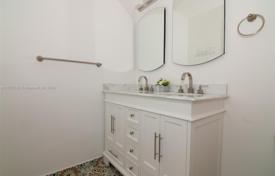 3 odalılar şehir içinde müstakil ev 150 m² Miami'de, Amerika Birleşik Devletleri. $715,000
