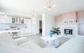 3 odalılar çatı dairesi 116 m² Tivat city'da, Karadağ. 360,000 €
