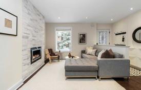 8 odalılar konak Old Toronto'da, Kanada. C$2,335,000