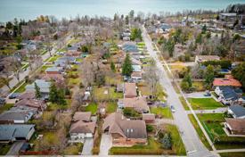 7 odalılar şehir içinde müstakil ev Scarborough'da, Kanada. C$2,451,000