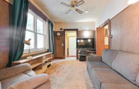 5 odalılar şehir içinde müstakil ev East York'da, Kanada. C$1,210,000