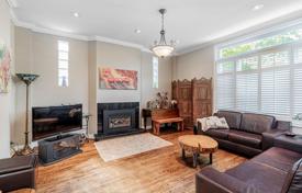 8 odalılar şehir içinde müstakil ev North York'da, Kanada. C$2,517,000