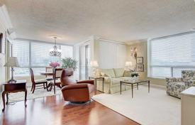 3 odalılar daire Yonge Street'da, Kanada. C$794,000