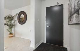 6 odalılar daire North York'da, Kanada. C$740,000