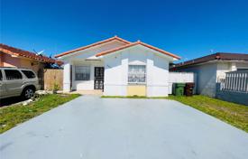 3 odalılar şehir içinde müstakil ev 150 m² Hialeah'da, Amerika Birleşik Devletleri. $550,000