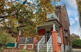 Şehir içinde müstakil ev – Dufferin Street, Toronto, Ontario,  Kanada. C$1,458,000