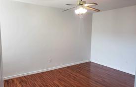 6 odalılar daire East York'da, Kanada. C$803,000