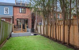 5 odalılar konak Old Toronto'da, Kanada. C$2,363,000