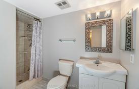 7 odalılar daire Scarborough'da, Kanada. C$805,000