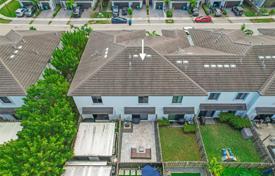3 odalılar şehir içinde müstakil ev 164 m² Miami'de, Amerika Birleşik Devletleri. $410,000