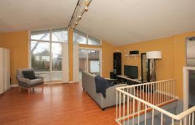 8 odalılar şehir içinde müstakil ev Etobicoke'de, Kanada. C$1,632,000