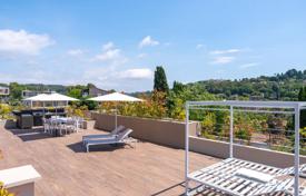 4 odalılar çatı dairesi Mougins'de, Fransa. 1,080,000 €