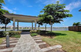 Şehir içinde müstakil ev – Miami Lakes, Miami, Florida,  Amerika Birleşik Devletleri. $559,000