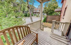 8 odalılar konak Old Toronto'da, Kanada. C$1,596,000
