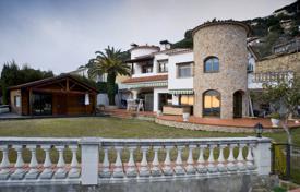 Villa – Lloret de Mar, Katalonya, İspanya. 499,000 €