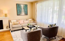 11 odalılar şehir içinde müstakil ev North York'da, Kanada. C$2,157,000