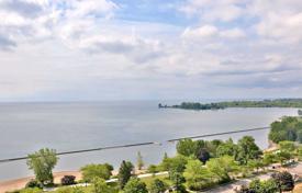 2 odalılar daire Lake Shore Boulevard West'da, Kanada. C$686,000