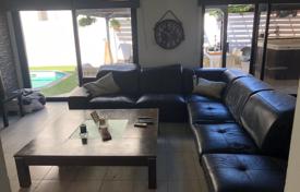4 odalılar yazlık ev 350 m² Agios Athanasios (Cyprus)'da, Kıbrıs. 1,200,000 €