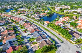 Şehir içinde müstakil ev – West End, Miami, Florida,  Amerika Birleşik Devletleri. $660,000