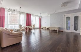 4 odalılar daire 215 m² district Khamovniki'de, Rusya. 175,000 ₽ haftalık