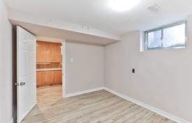 9 odalılar şehir içinde müstakil ev York'da, Kanada. C$1,566,000