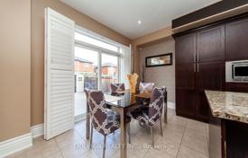 10 odalılar şehir içinde müstakil ev Etobicoke'de, Kanada. C$2,014,000