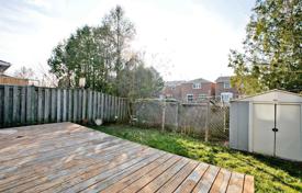 9 odalılar şehir içinde müstakil ev Scarborough'da, Kanada. C$1,530,000
