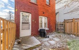 6 odalılar şehir içinde müstakil ev Etobicoke'de, Kanada. C$1,150,000