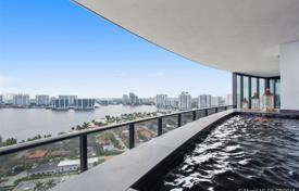 Sıfır daire – Collins Avenue, Miami, Florida,  Amerika Birleşik Devletleri. 4,804,000 €