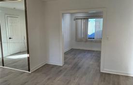 4 odalılar şehir içinde müstakil ev 149 m² Miami'de, Amerika Birleşik Devletleri. $589,000