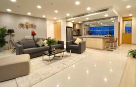 3 odalılar kondominyumda daireler Khlong Toei'de, Tayland. $4,000 haftalık