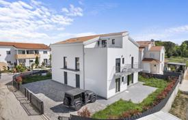 12 odalılar şehir içinde müstakil ev 365 m² Porec'te, Hırvatistan. 1,060,000 €