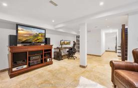 7 odalılar şehir içinde müstakil ev Etobicoke'de, Kanada. C$1,404,000