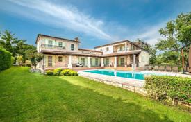 5 odalılar şehir içinde müstakil ev 585 m² Višnjan'da, Hırvatistan. 2,000,000 €