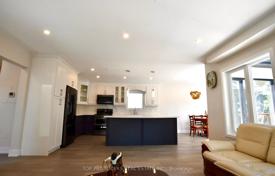 12 odalılar şehir içinde müstakil ev North York'da, Kanada. C$2,348,000