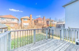 7 odalılar şehir içinde müstakil ev Scarborough'da, Kanada. C$1,357,000