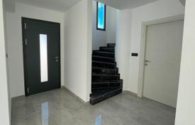 5 odalılar yeni binada daireler 375 m² Girne'de, Kıbrıs. 502,000 €