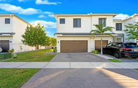 3 odalılar şehir içinde müstakil ev 195 m² Miami'de, Amerika Birleşik Devletleri. $470,000
