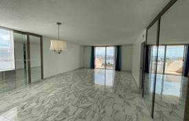 1 odalılar kondominyumda daireler 121 m² Hallandale Beach'da, Amerika Birleşik Devletleri. $329,000