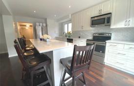 5 odalılar şehir içinde müstakil ev North York'da, Kanada. C$2,516,000