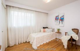 8 odalılar şehir içinde müstakil ev Etobicoke'de, Kanada. C$1,294,000