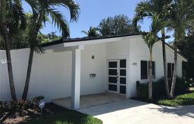 Yazlık ev – South Miami, Florida, Amerika Birleşik Devletleri. $799,000