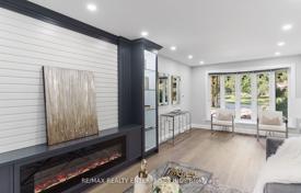 9 odalılar şehir içinde müstakil ev North York'da, Kanada. C$2,536,000