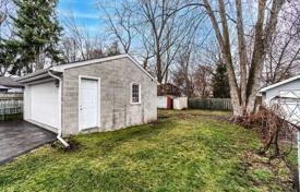 4 odalılar şehir içinde müstakil ev North York'da, Kanada. C$1,266,000