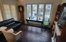8 odalılar konak North York'da, Kanada. C$1,533,000