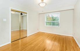 5 odalılar şehir içinde müstakil ev North York'da, Kanada. C$1,705,000