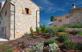 9 odalılar villa 1042 m² Grožnjan'da, Hırvatistan. Price on request