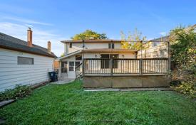8 odalılar şehir içinde müstakil ev North York'da, Kanada. C$2,408,000