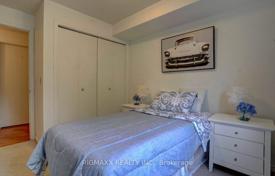 5 odalılar daire Scarborough'da, Kanada. C$841,000