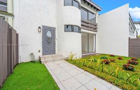 2 odalılar şehir içinde müstakil ev 135 m² Miami'de, Amerika Birleşik Devletleri. $460,000